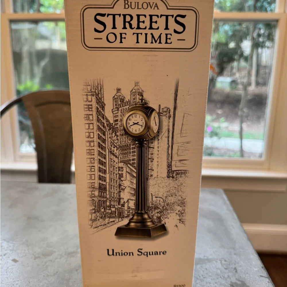 Union square antique brass clock - Picture 4 of 8